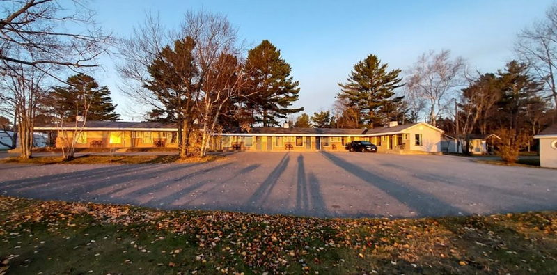 Curleys Paradise Motel - From Website (newer photo)